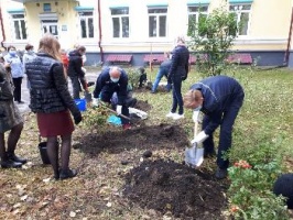 Сотрудники Кадастровой палаты Иркутской области посадили Аллею землеустроителей